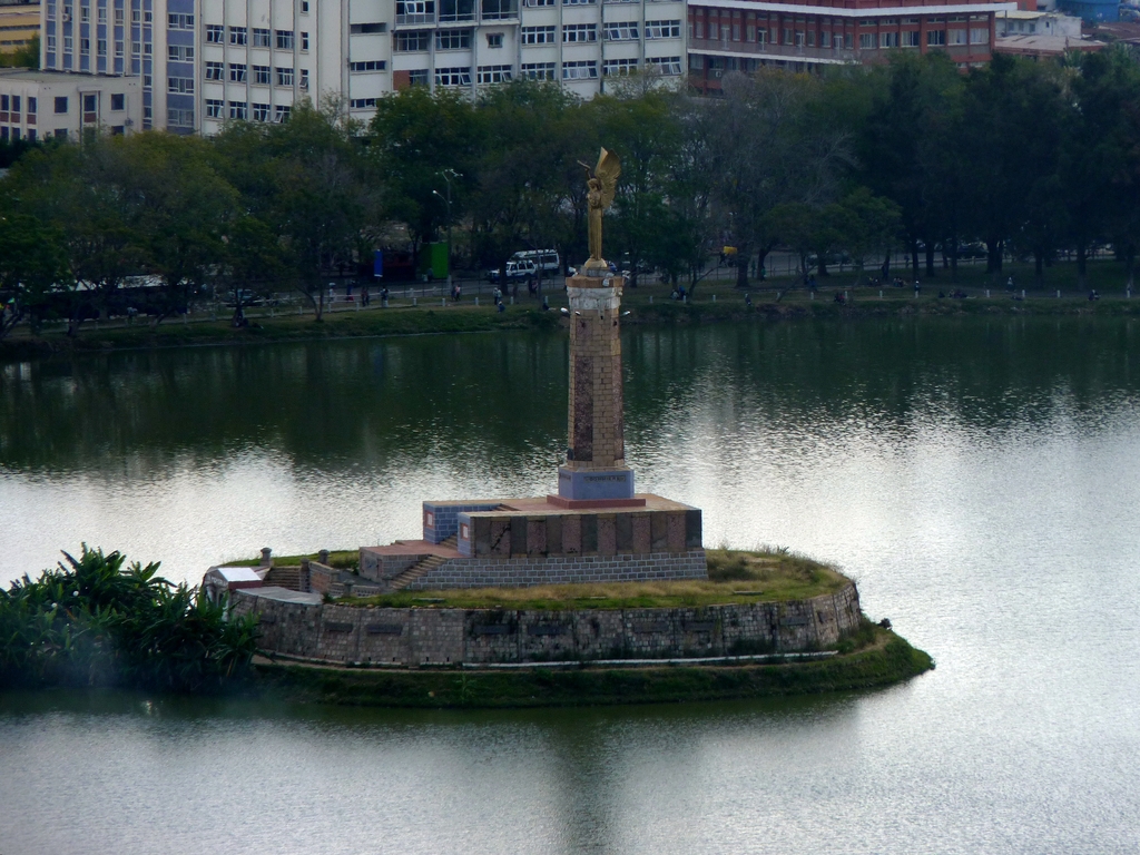 05.JPG - le monument aux morts