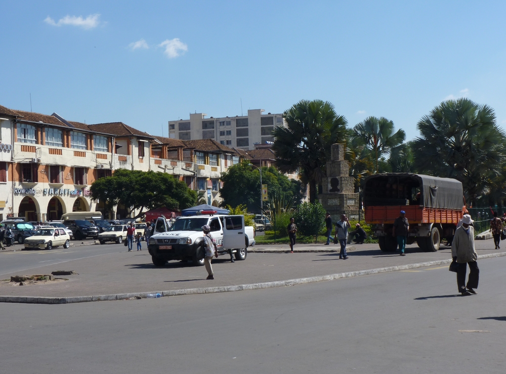 19.JPG - l'avenue de l'indépendance