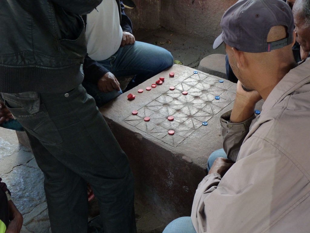 20.JPG - le FANORONA, le jeux malgache
