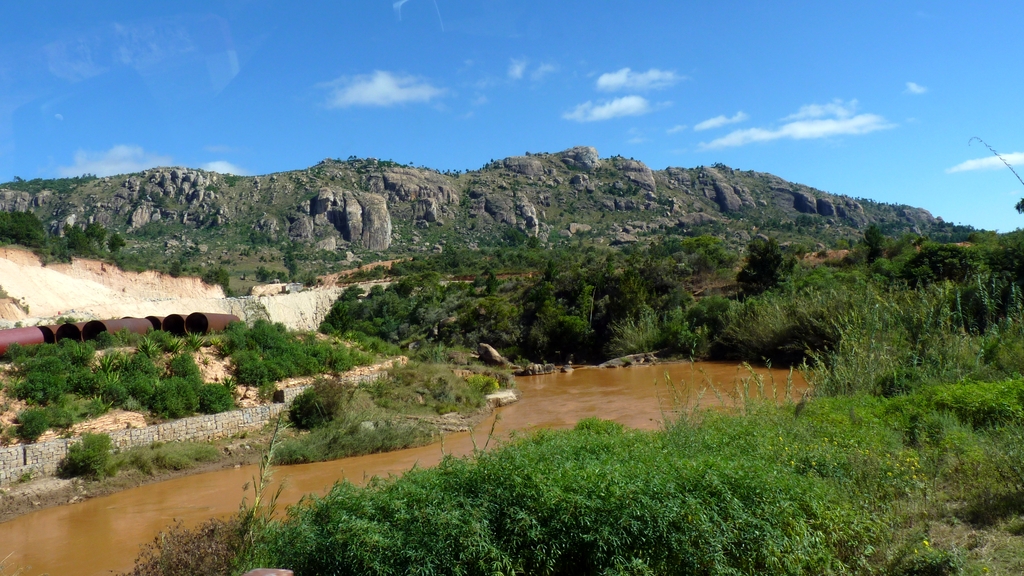 01.JPG - sur la route d'ANTSIRABE