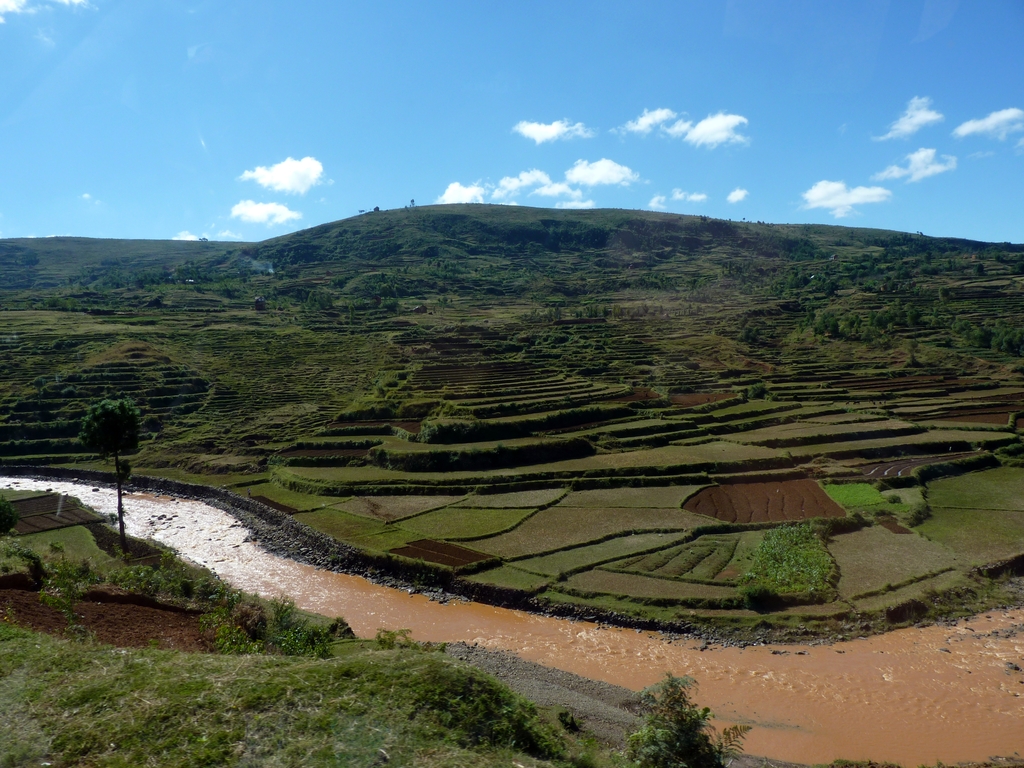 02.JPG - sur la route d'ANTSIRABE