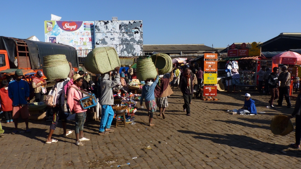 35.JPG - l'entrée du marché
