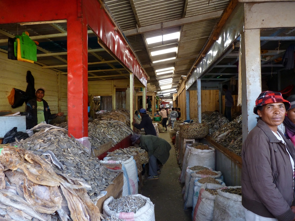 37.JPG - le marché d'ANTSIRABE
