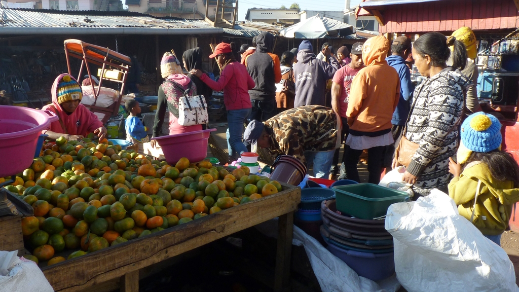 43.JPG - le marché d'ANTSIRABE