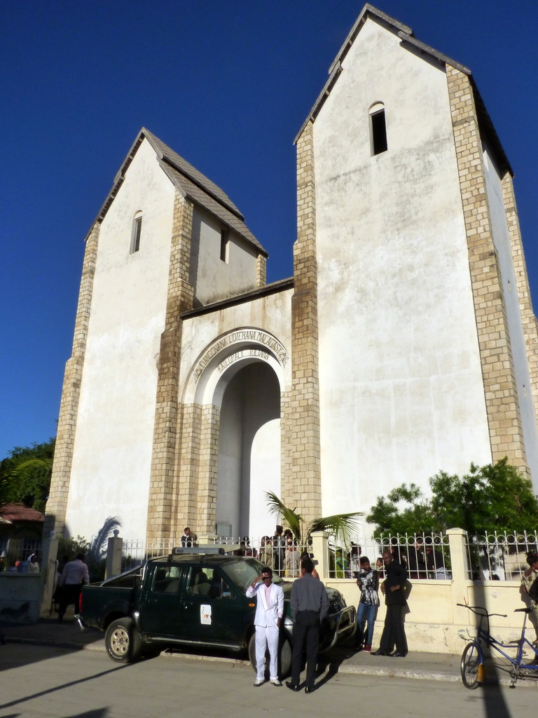 24.JPG - une des nombreuses églises de TULEAR