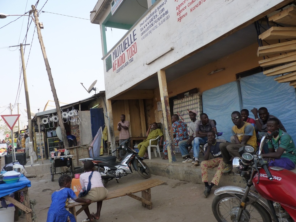 KARA-03.JPG - L’une des stations de taxi-brousses de KARA