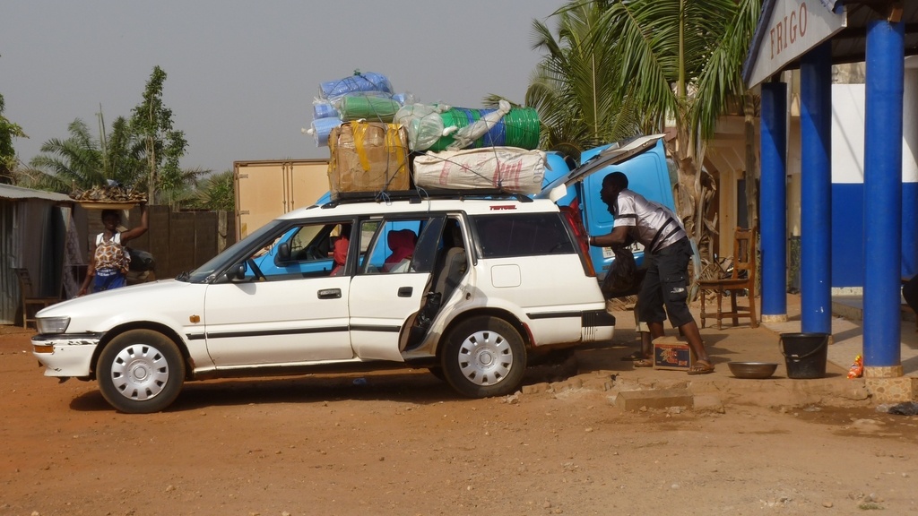 KARA-07.JPG - Mon taxi brousse pour aller en pays TAMBERMA (KARA)