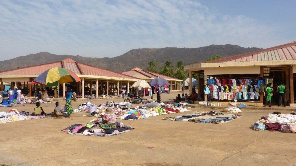 KARA-19.JPG - Le marché de PYA (village d’origine du précédent président du TOGO et père de l’actuel)