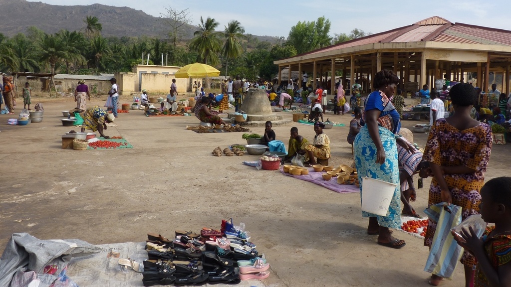 KARA-20.JPG - Scène de marché de PYA