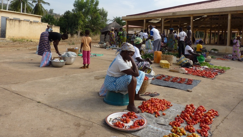KARA-21.JPG - Scène de marché de PYA