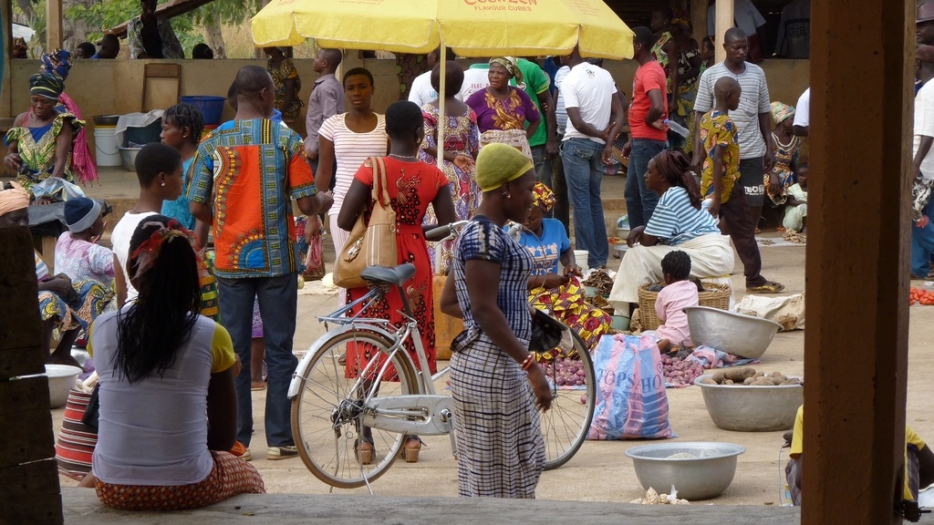 KARA-22.JPG - Scène de marché de PYA