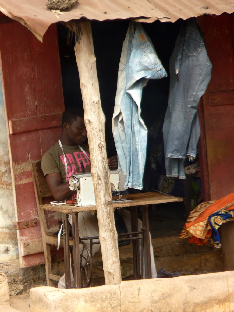 KPALIME-42.JPG - Les hommes savent aussi coudre (KPALIMÉ)