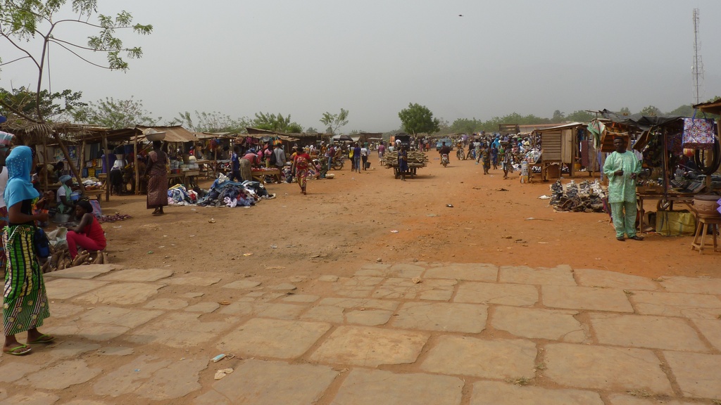 KPALIME-44.JPG - Le nouveau marché de KPALIMÉ (un peu déserté par les locaux qui préfèrent la situation géographique de l’ancien)