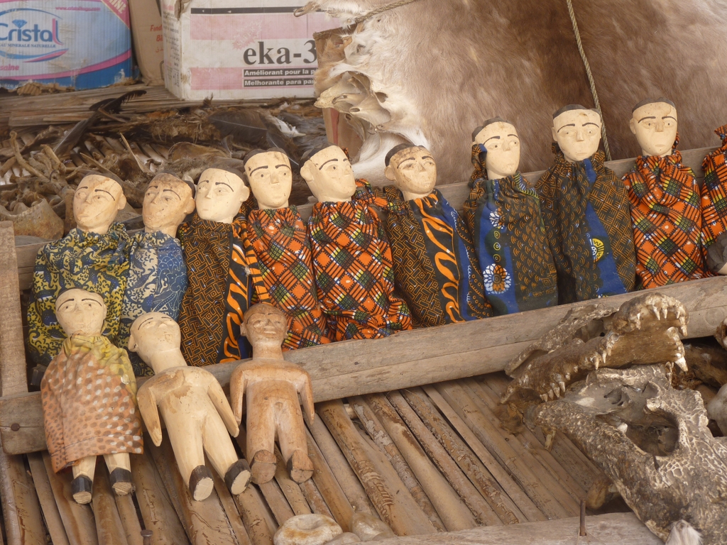 LOME-24.JPG - Poupées vaudous (LOMÉ)