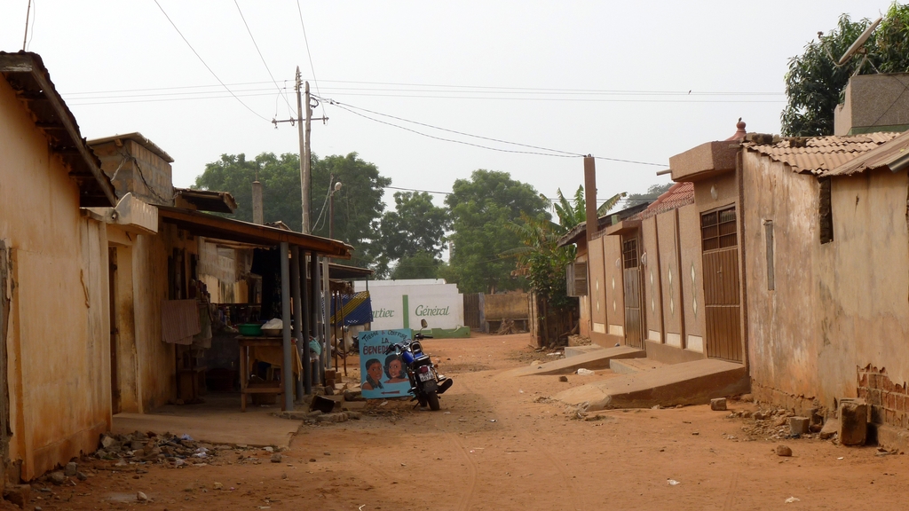 LOME-38.JPG - Une rue de TOGOVILLE