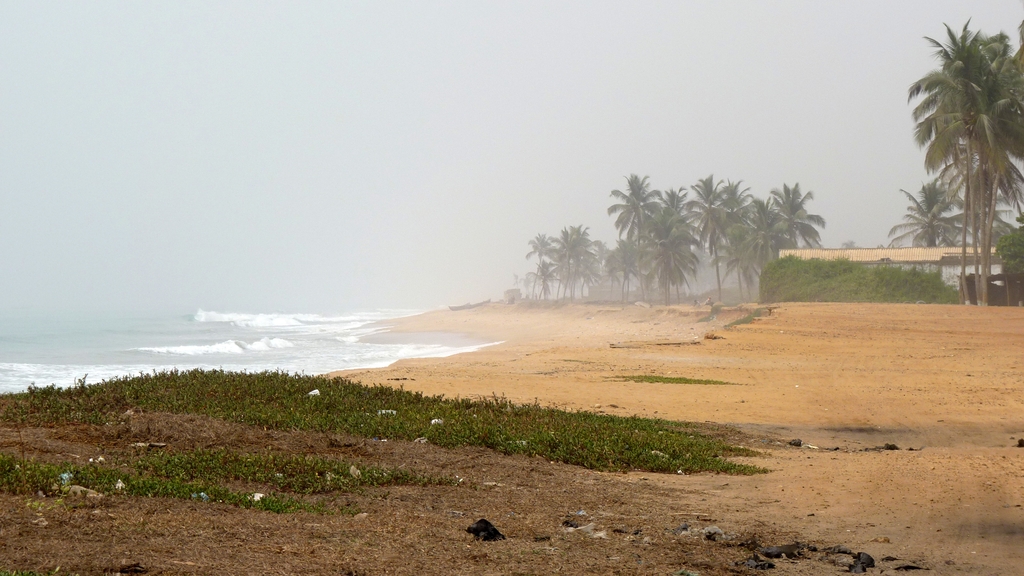 LOME-44.JPG - Le bord de mer près d’ANAHO