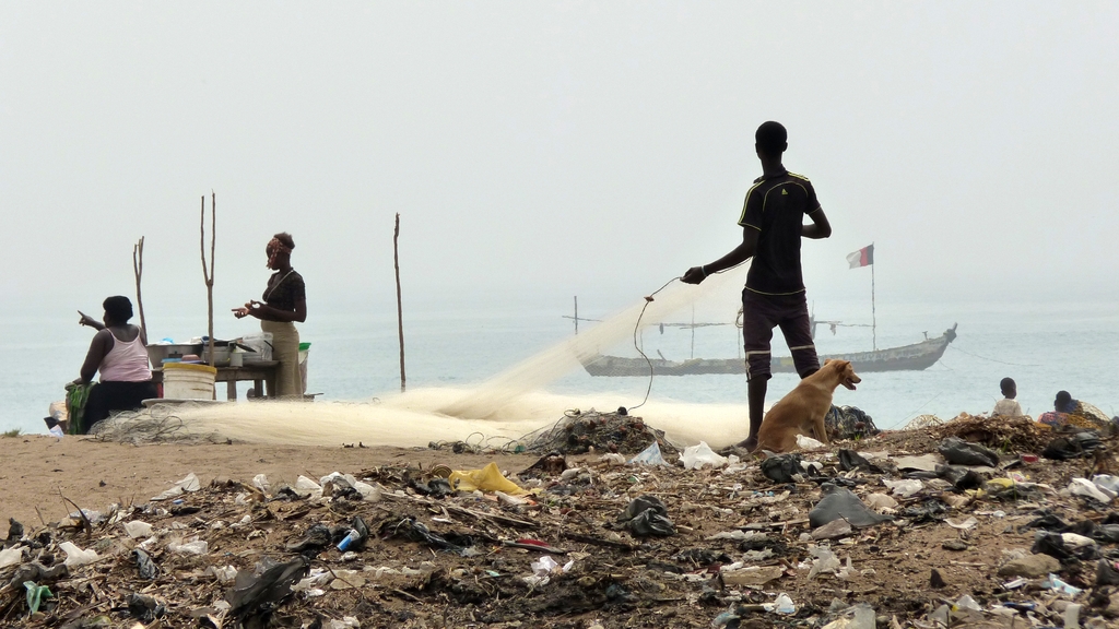 LOME-46.JPG - En attendant le retour des pêcheurs (ANAHO)