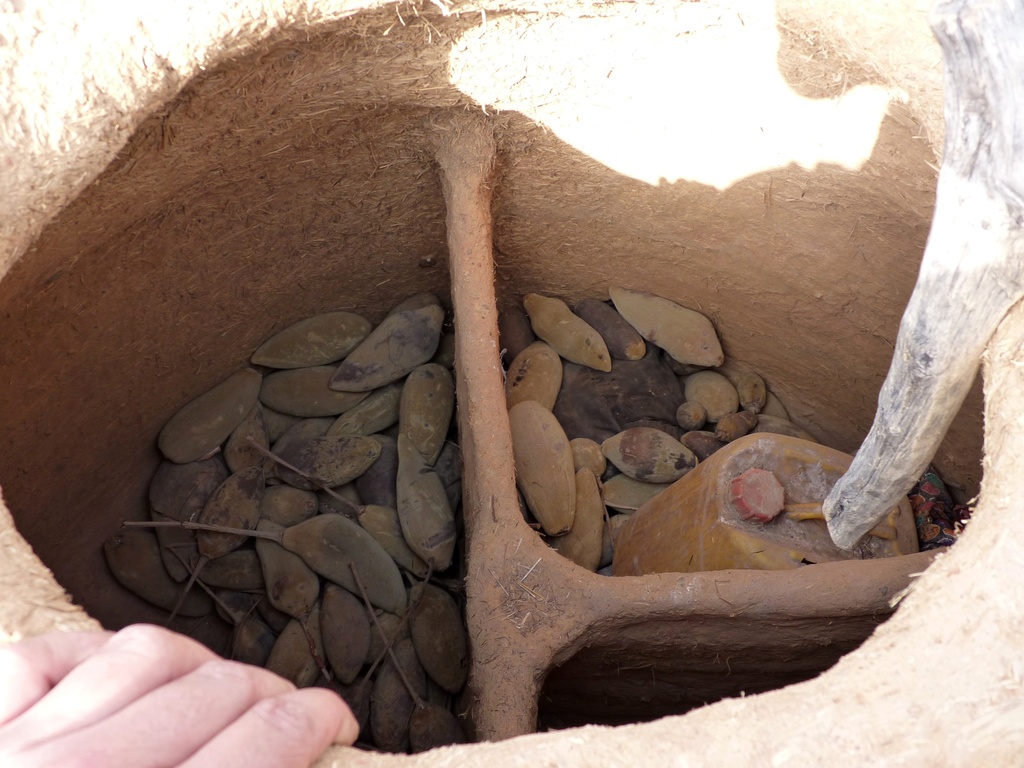 WARANGO-09.JPG - le grenier d’une TATA