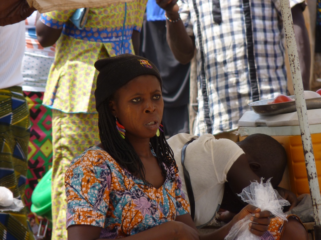 WARANGO-47.JPG - Scène de vie (marché de NANDOHA)