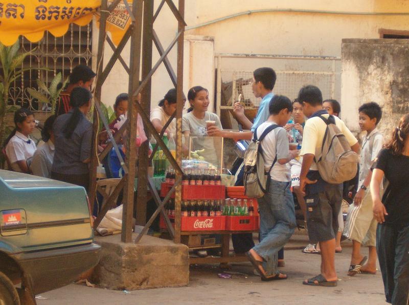 015.JPG - Phnom Penh - la sortie des écoles
